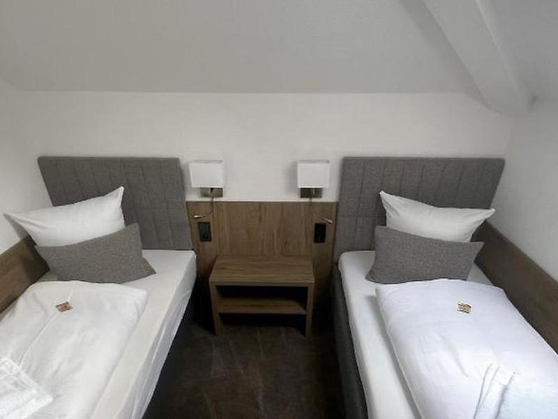 F821B25ED365396CC80365C4F4EB8D6D