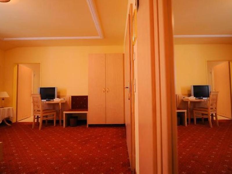 4C0E983D174DB15D2797AE3E4CA1C19B