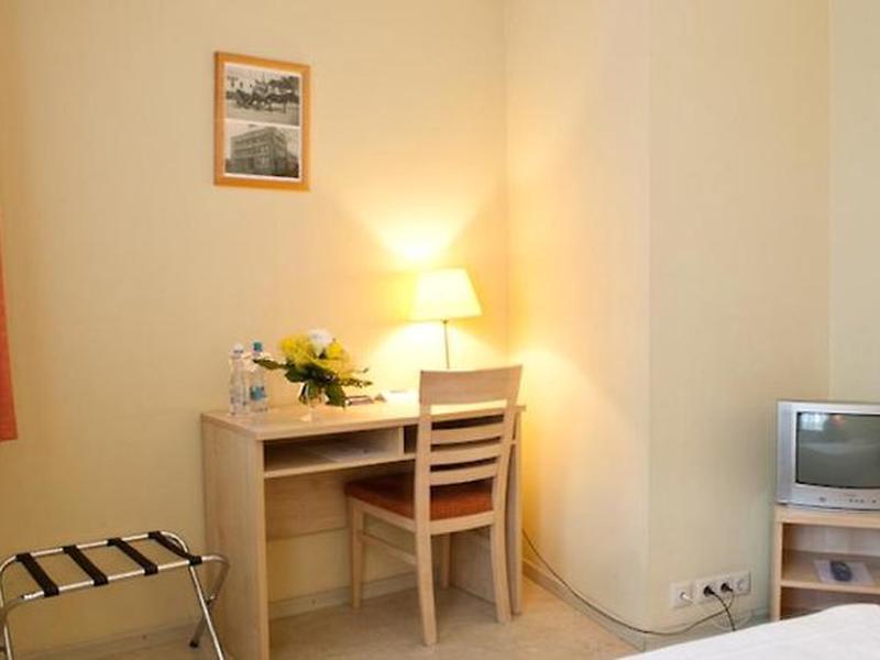 A96A0D6D32A70DAF3063E1BACF3F009B