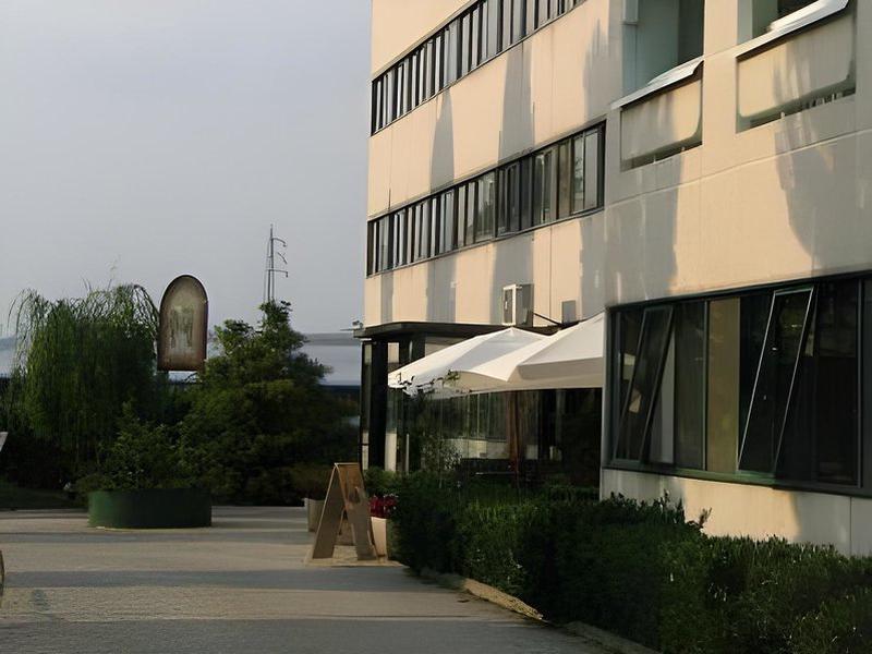 A50B1FD0DB8E66302568DD7C16E25795