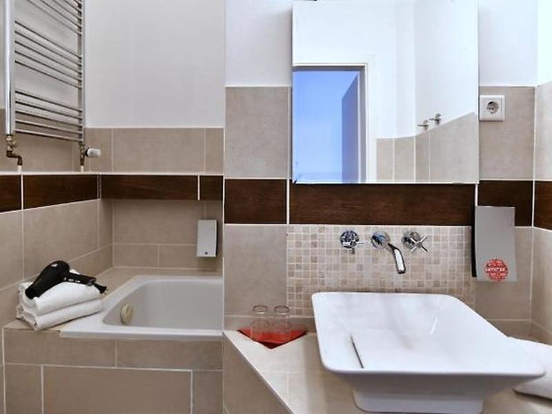 9C986F17FCF3CB490526D1A57AED1477