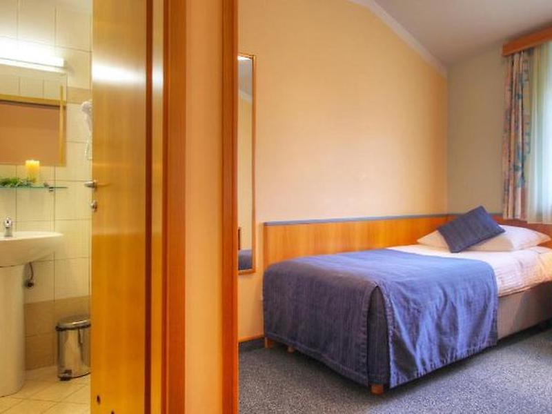 0F0545CD3DAB06DFF9FCF6A9FF7434A1