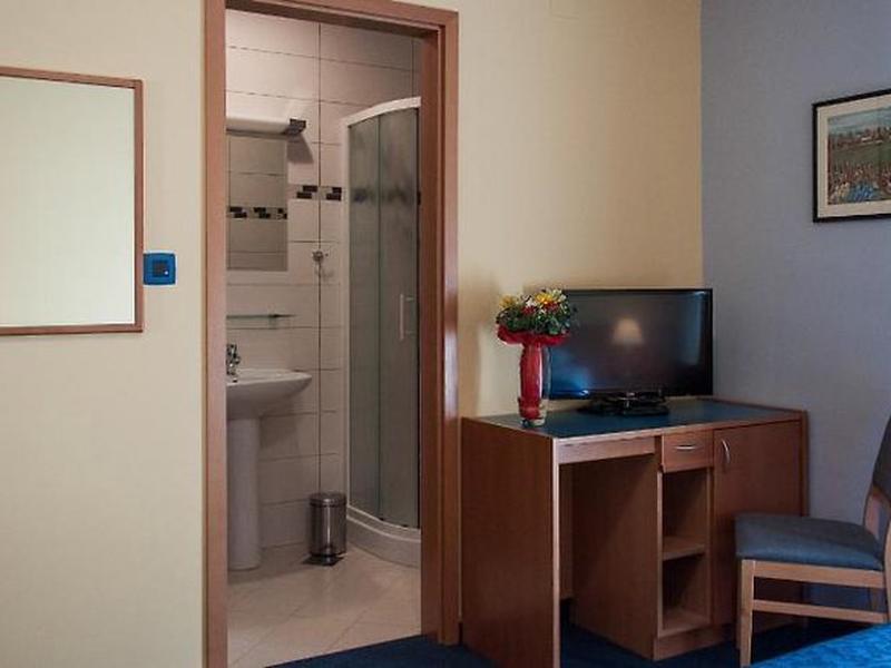 2E24E7305F9F4A044EC66FF9ABDFD851