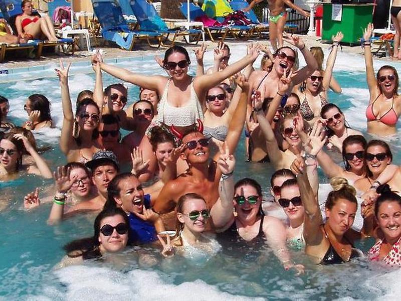 8AB8646758F9B648E71A61BEA447599B