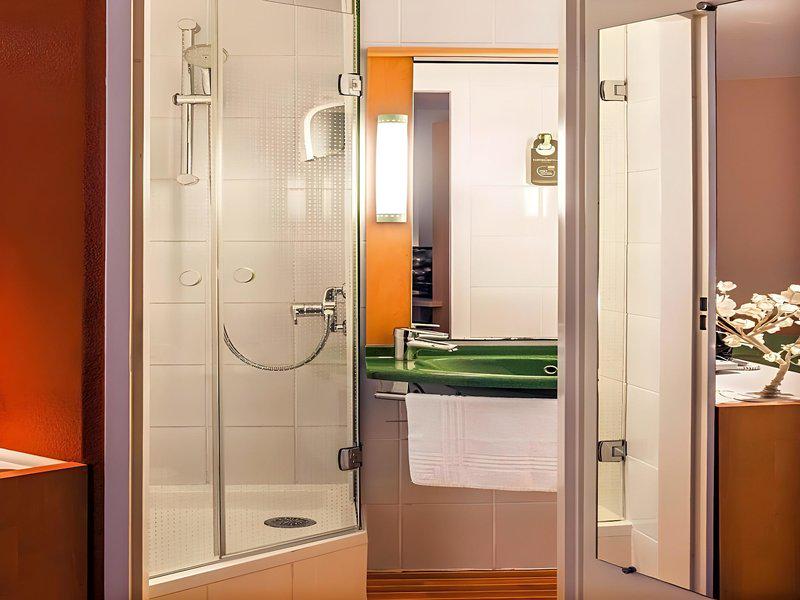 D4CF1467E6D397D8C7F4239873A69EE5