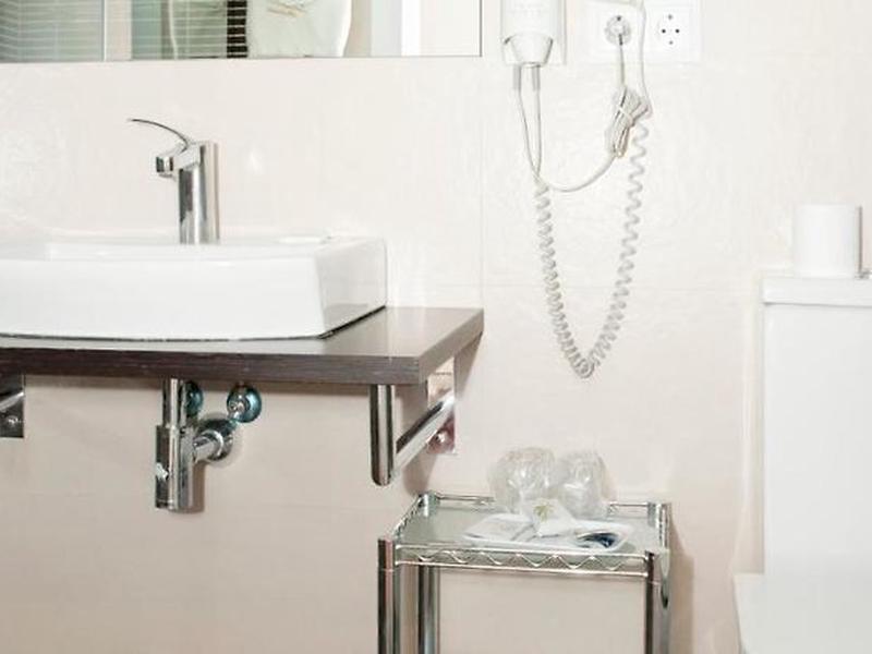 EF5DEDCF1E58AE2A29E7F61D77585E30