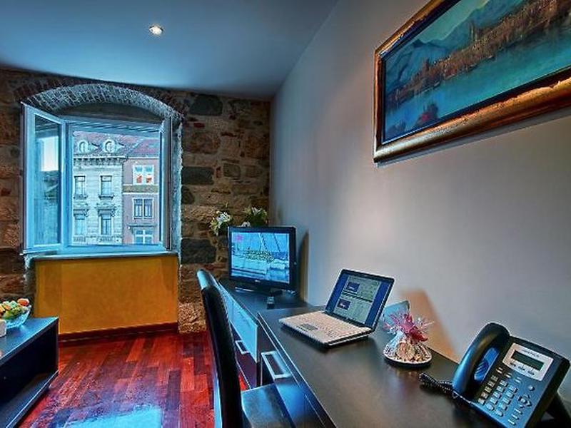 62AC619DDB767C00486586586D262B57