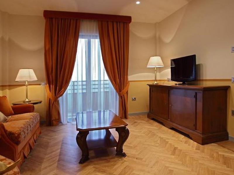 BE0C4411B84AE374B67CE399899629EC