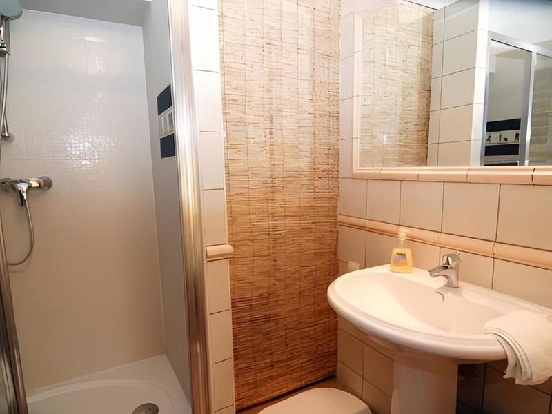 1E9DC4EDCD54F2945E28DC4597DC1A5A