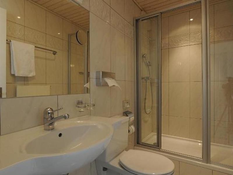 FF438580AEB480109A943B6B5A9A4F37