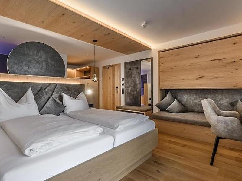 4DC83365AFEF199A998898D820B7A53E