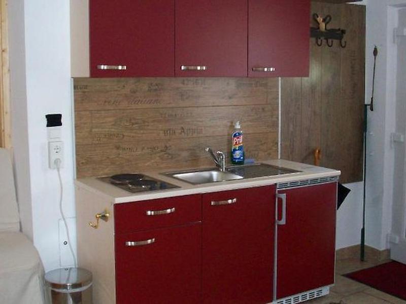 5CA0A98D4788E8FFE89E2FD2C4F9DC17