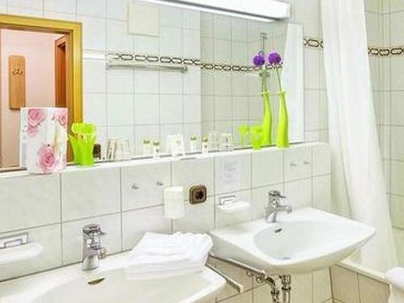 731EDCEAA528CB3F4449F8AE2D43719A