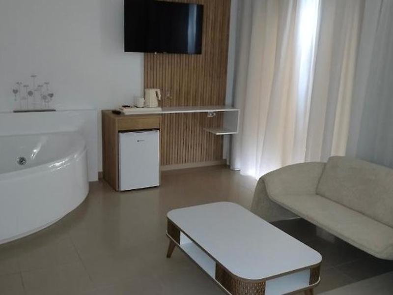 168DB046E3F6449859C690D2AD1CC2F4