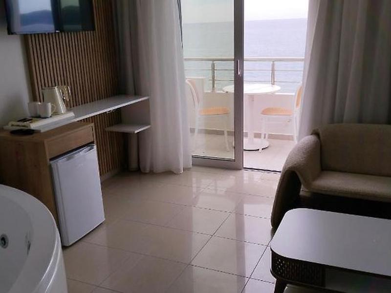 DEAE0B51D984A6C0FF3C922D418BA3E4