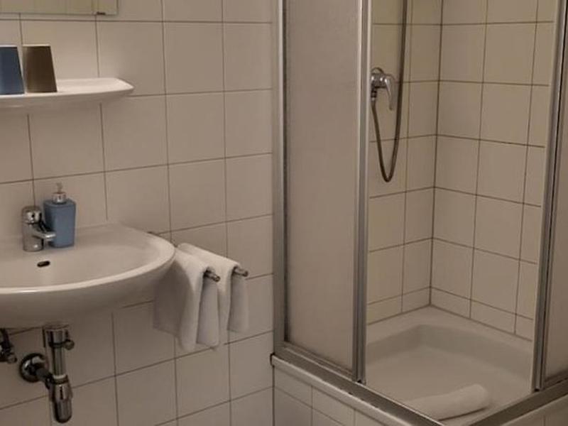 35329D2882A9B670ED1AEAFAF56AF846