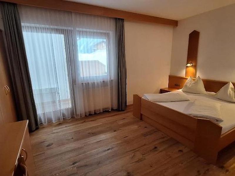 5EE1465D3ED50F8F4AA760695B19B9DC