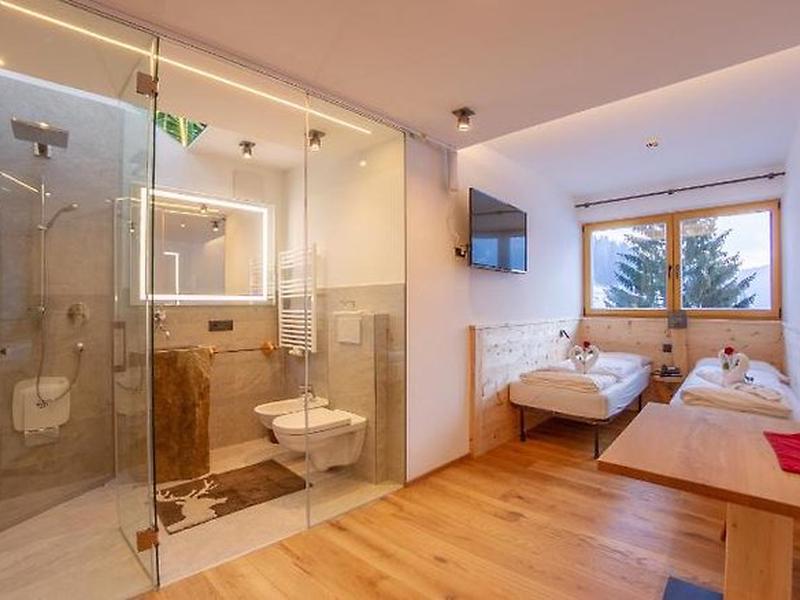 81B163F39F245C085A0D8A1C75994A3C