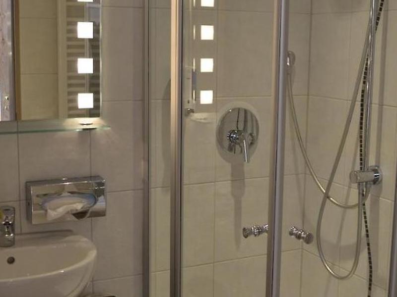 1618310AE823CCC0C568B201F33BFE0C