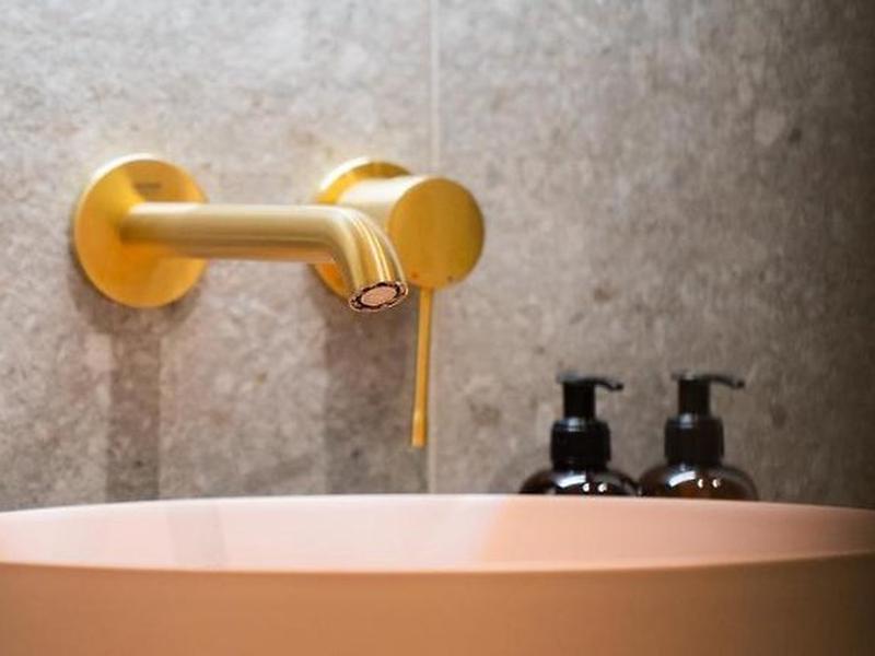 F39929AF85F7B29A883B3328EE16102C