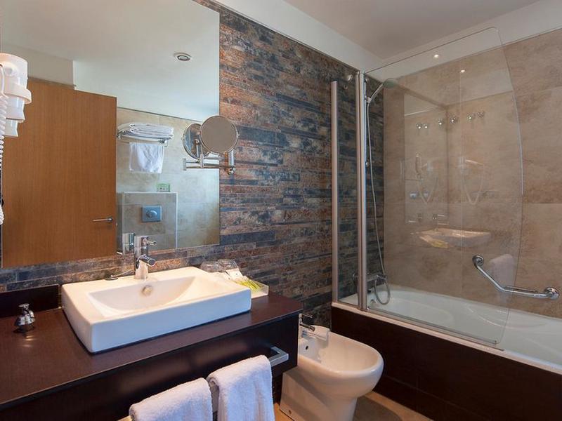 3317817B0708A9BBD8B811B64F27A540