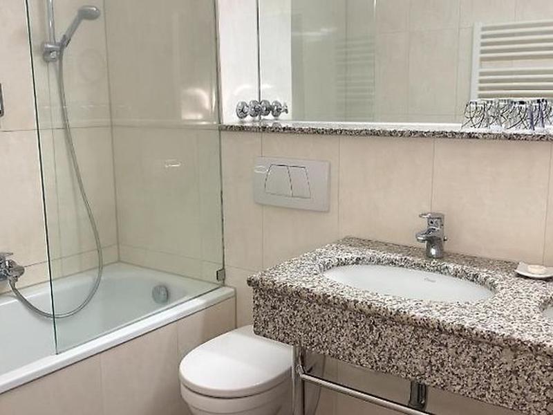 38B8D5798E28C5F6FECCA151382154E2