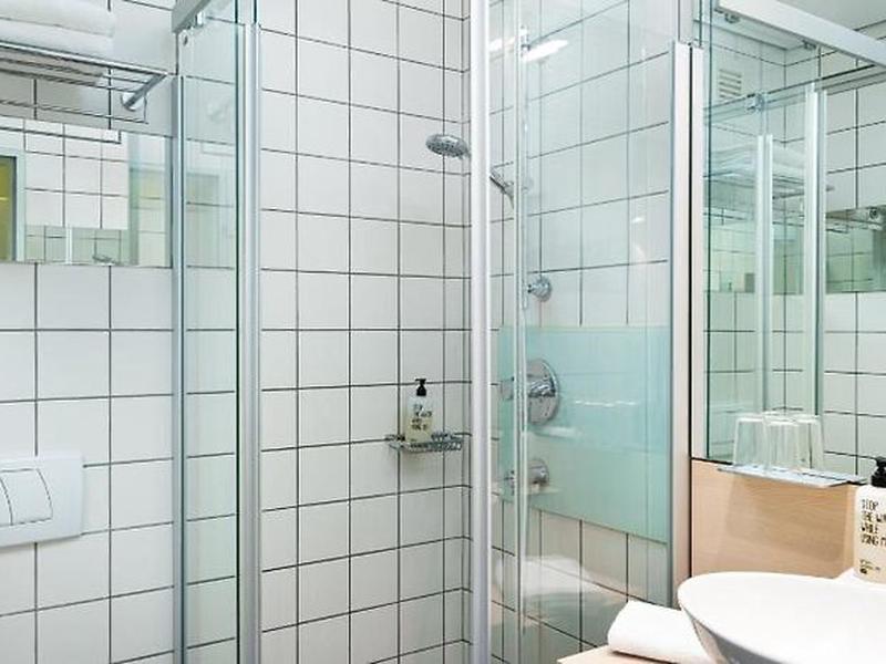 C4B9F24BC37F5B35A4639234E997475B