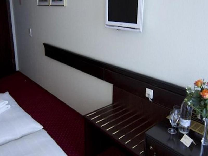 53DF29017E8A18D32D1180C1A246E0A0