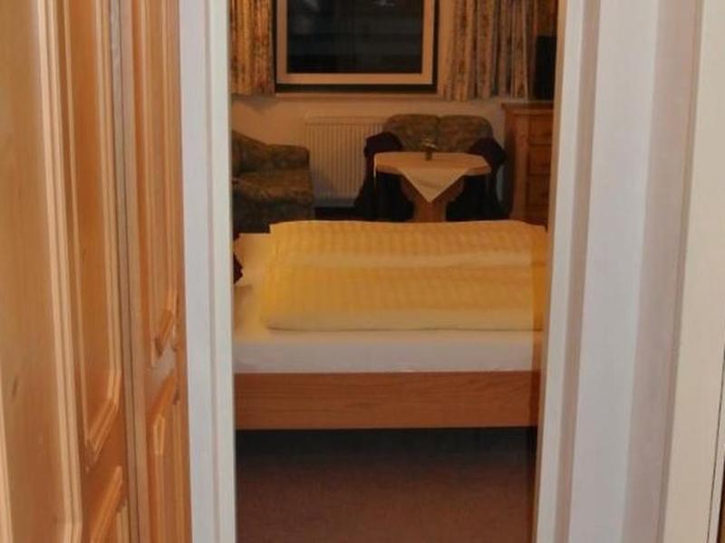 5F79CD8F8D256BEDBEF427F8ADE825EB