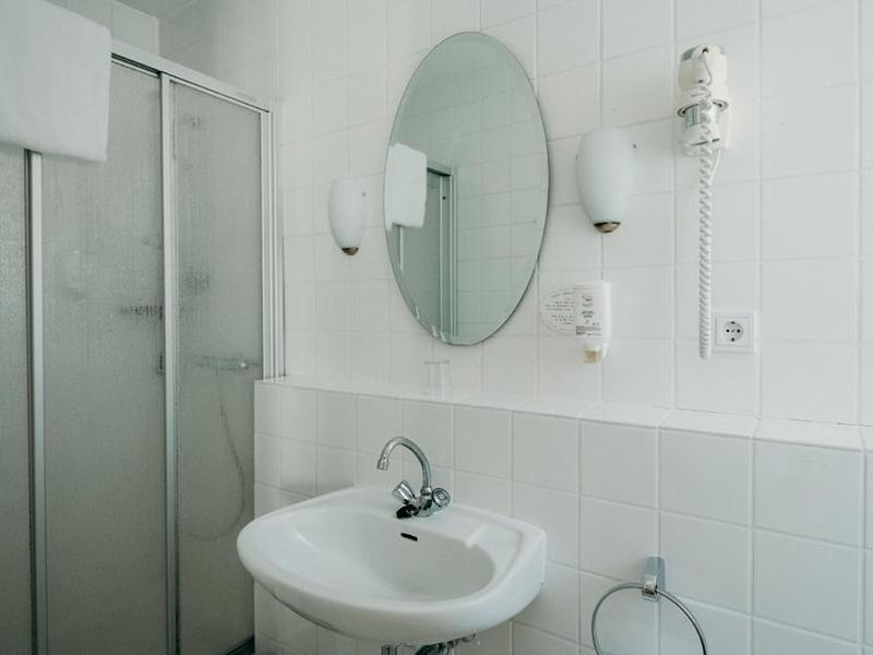 C1698EDAD9FBEE352098476F4CE13A42