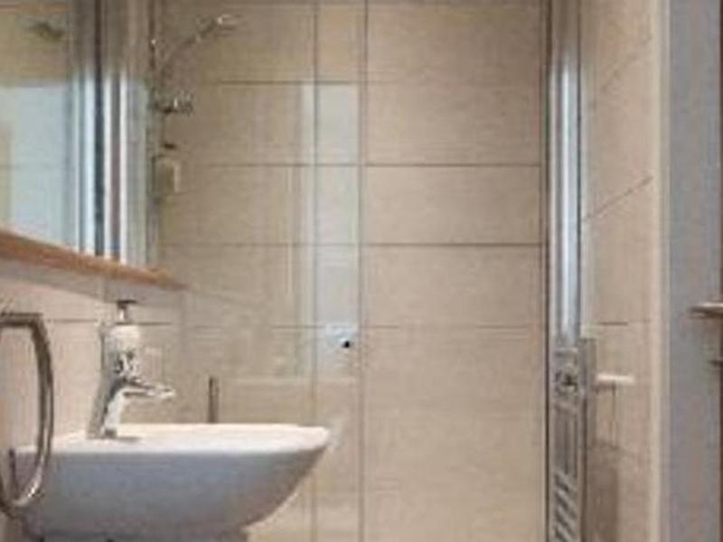 AA9C3DA8E911FC4B2F48E0D2F7A7555F