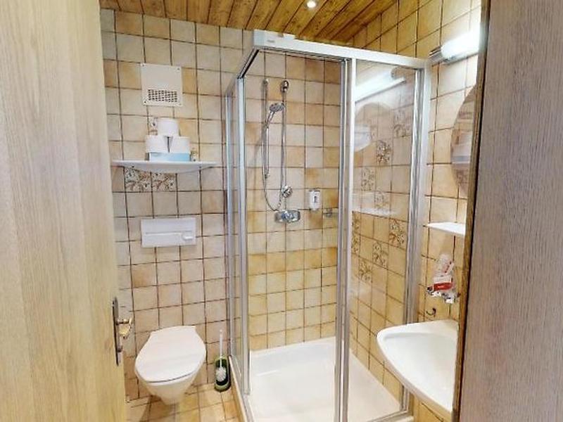 03D8FC7966808FC7BBF6FF4F4F940D1E