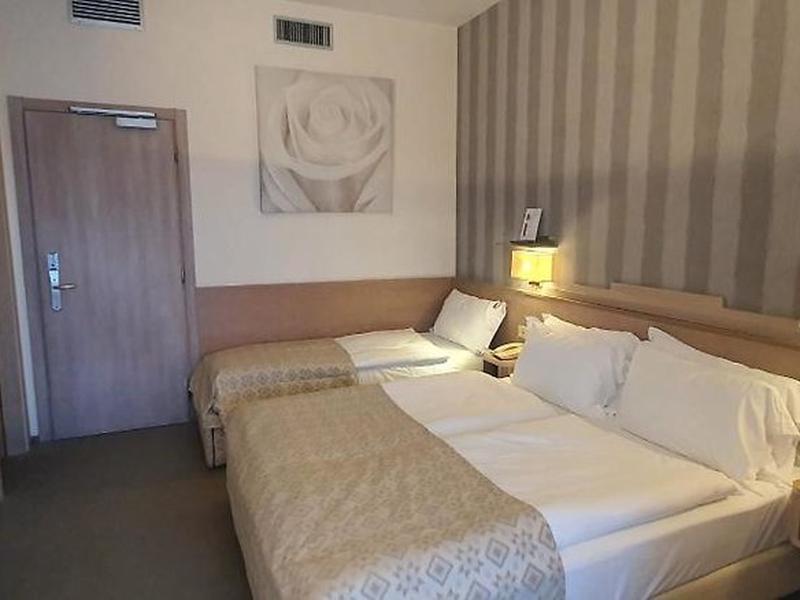 22FEDAB350693A8ADBC1A896BEBF2C0F