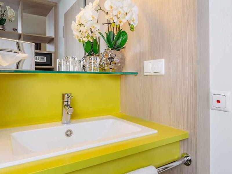 F3E4579F7B00882C9E3D54BE92BAB03E