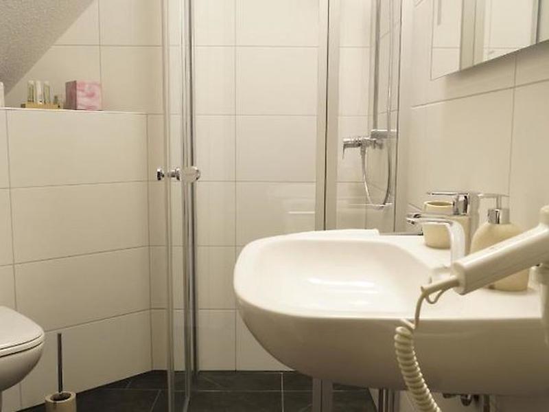 1A0FC8256B5A1063E3772A7D97C09F33