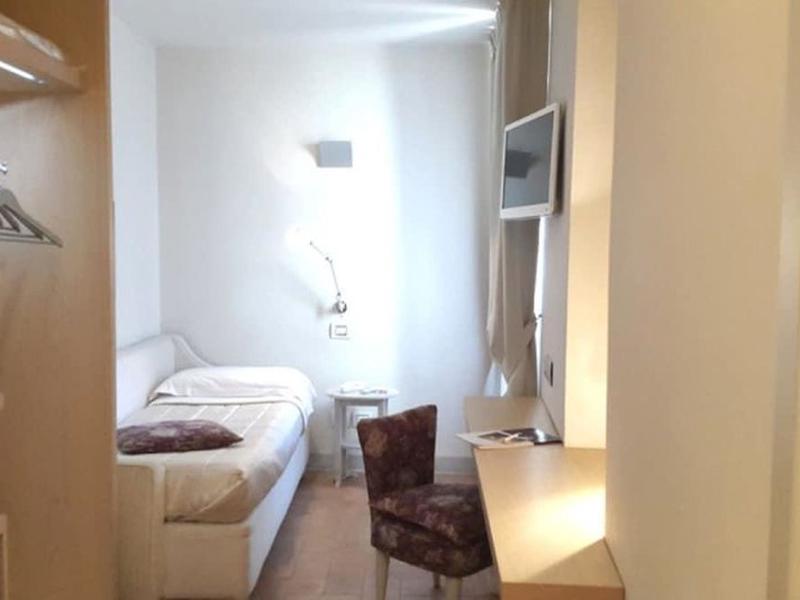 A6CC3DF2DC7C14B4E345C4A756578C91