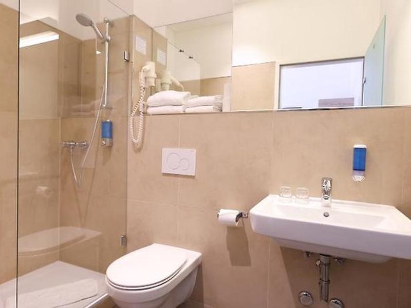 082880A72A6C9DED245D81B23966BBC4