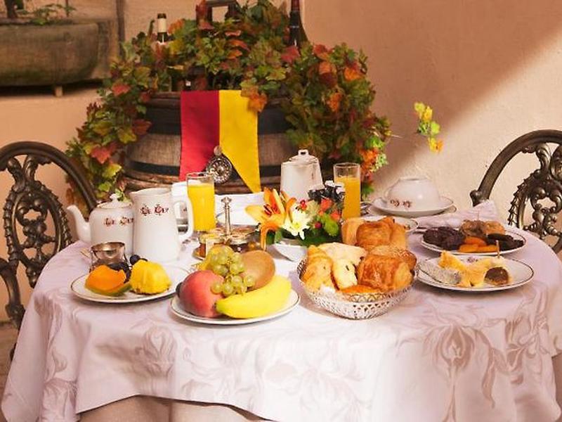 5561B6B3048B50B2923BDA253403589D