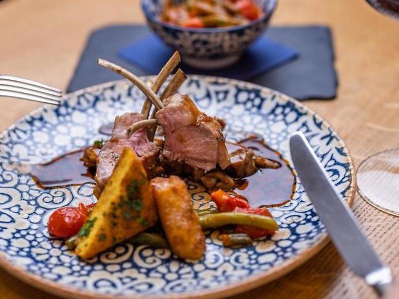 243C5F2BEFA026485BA3F27104AA142D