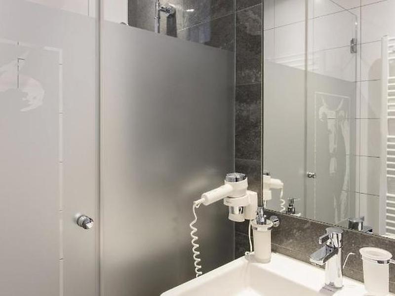 8700158DB1B1E485A7D894BCEC2B924F