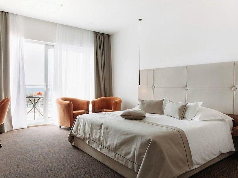 688765242A0C64E5F45B7BA596B18BEB