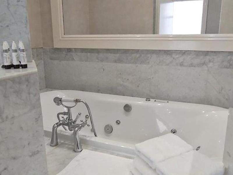 9035DC458BADAA5DD5AC0E18E5BDDF77