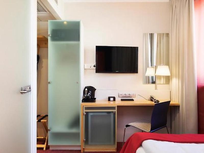 3C93287678D906D5056ECDCA24F3226F