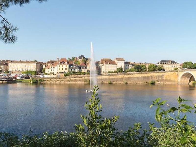 4C718A933D681E4B887B79583D6571E9