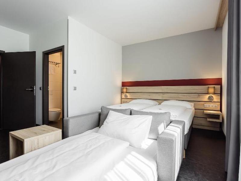 1681123D7806E094B3D9A47C55272823