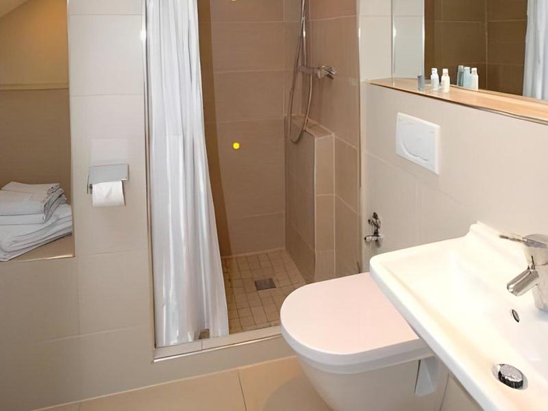 9909F354D79E6D9C4033C2598244C5C1