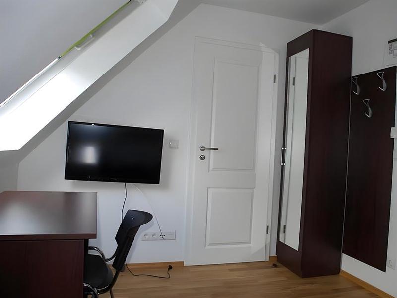 468E757954487D51C4B62192A6A146E7