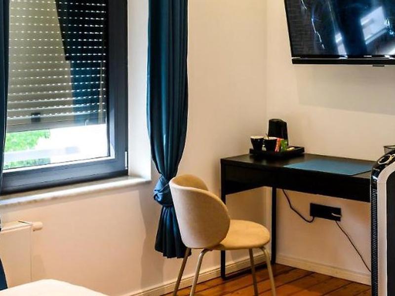 F0B636AEFD559357DD0D3B5FDE40A244