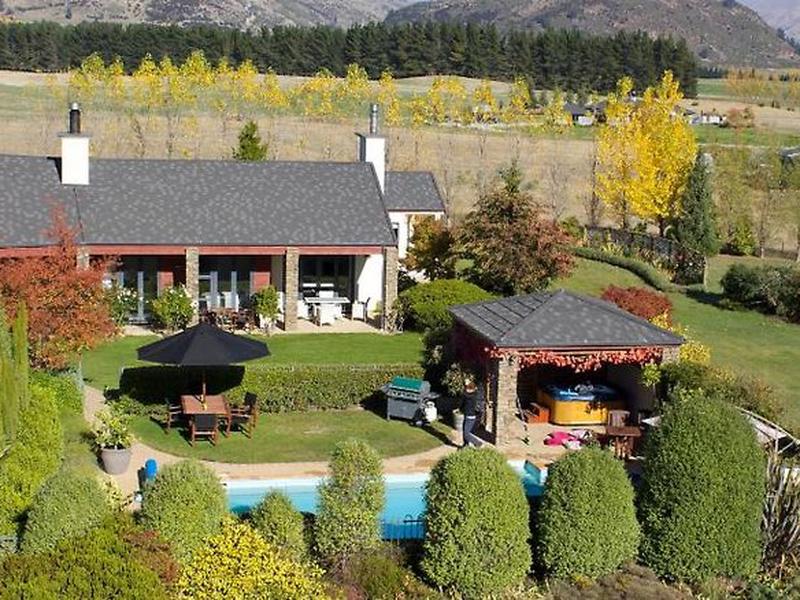 F565198F1CB4070DB6B6D03A6E3992EB