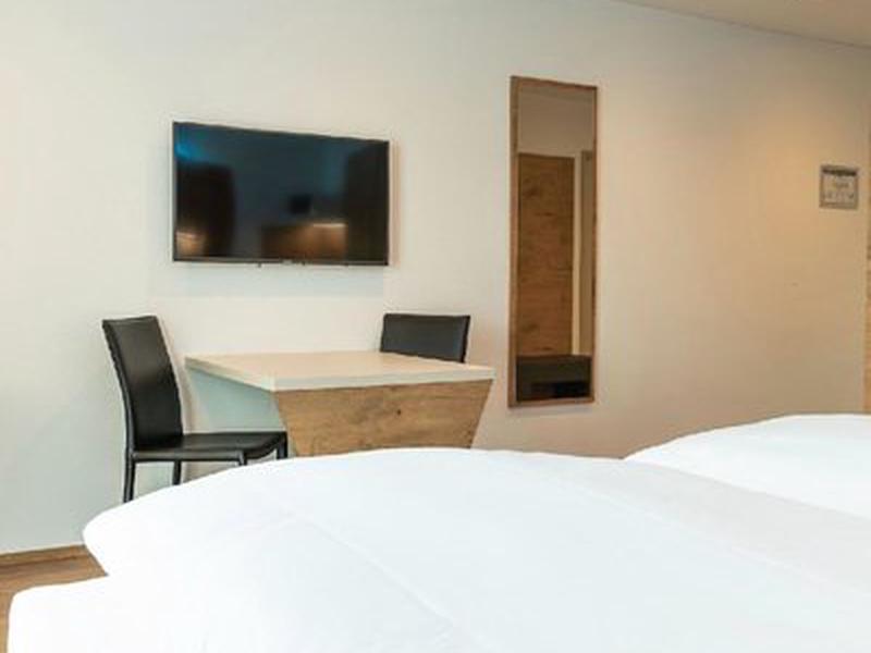 14E2748D462EEF2FF1245BBC2F27C102